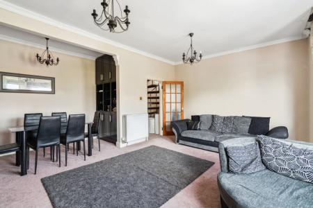 2 bedroom Flat for sale in Hallowell Road, Northwood, HA6