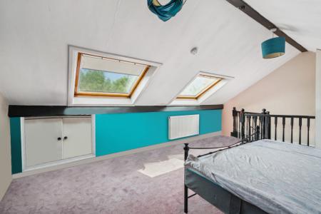 2 bedroom Flat for sale in Hallowell Road, Northwood, HA6