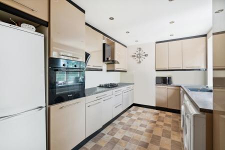 2 bedroom Flat for sale in Hallowell Road, Northwood, HA6