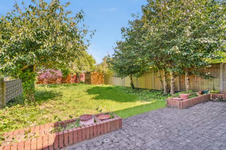 3 bedroom Semi-detached house to let in Anglesmede Crescent, Pinner, HA5
