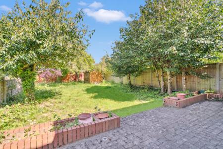 3 bedroom Semi-detached house to let in Anglesmede Crescent, Pinner, HA5