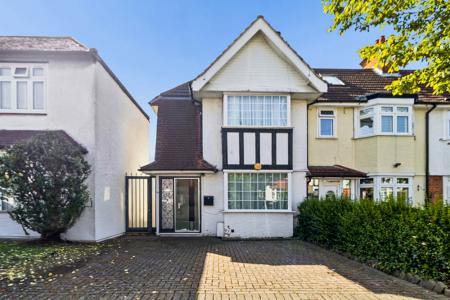 3 bedroom End of terrace house for sale in Risingholme Road, Wealdstone, Harrow, HA3