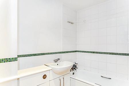 2 bedroom Apartment to let in 17 Manor Road, Harrow, HA1