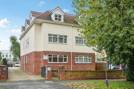 2 bedroom Apartment to let in Shaftesbury Avenue, South Harrow, Harrow, HA2