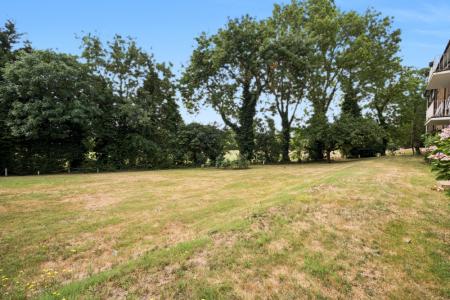 2 bedroom Flat to let in Gleneagles, Stanmore, HA7