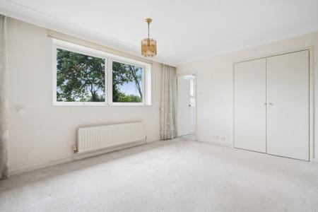 2 bedroom Flat to let in Gleneagles, Stanmore, HA7