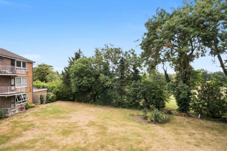 2 bedroom Flat to let in Gleneagles, Stanmore, HA7