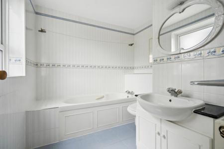 2 bedroom Flat to let in Gleneagles, Stanmore, HA7