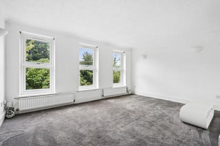 4 bedroom Town house to let in Chester Road, Northwood, HA6