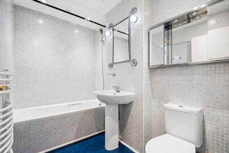 4 bedroom Town house to let in Chester Road, Northwood, HA6
