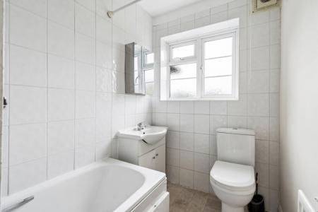 2 bedroom Flat to let in Bishop Ken Road, Harrow Weald, Harrow, HA3