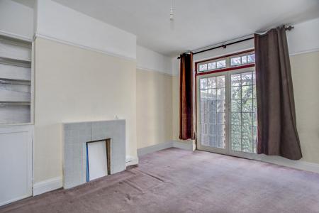 4 bedroom Semi-detached house to let in The Meadow Way, Harrow, HA3