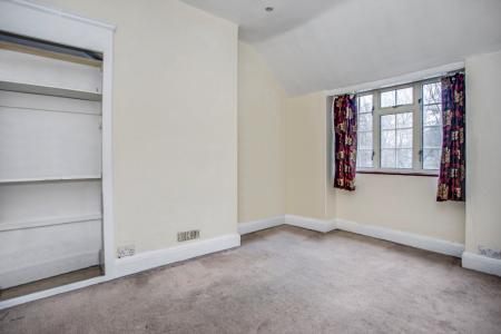 4 bedroom Semi-detached house to let in The Meadow Way, Harrow, HA3