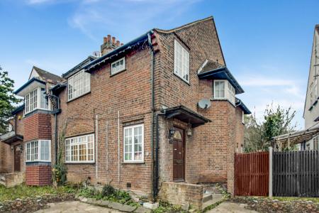 4 bedroom Semi-detached house to let in The Meadow Way, Harrow, HA3