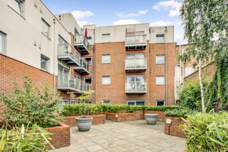 1 bedroom Apartment to let in 408 Kenton Road, Kenton, Harrow, HA3