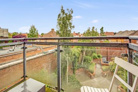 1 bedroom Apartment to let in 408 Kenton Road, Kenton, Harrow, HA3