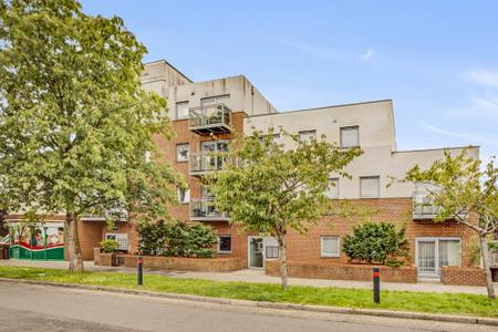 1 bedroom Apartment to let in 408 Kenton Road, Kenton, Harrow, HA3