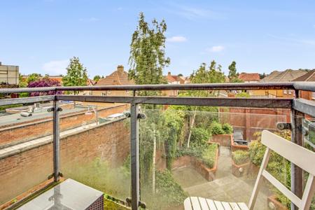 1 bedroom Apartment to let in 408 Kenton Road, Kenton, Harrow, HA3