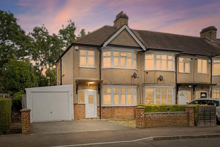 3 bedroom End of terrace house for sale in Hampden Road, Harrow Weald, Harrow, HA3
