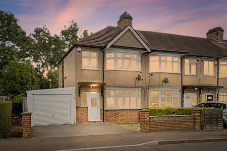 3 bedroom End of terrace house for sale in Hampden Road, Harrow Weald, Harrow, HA3