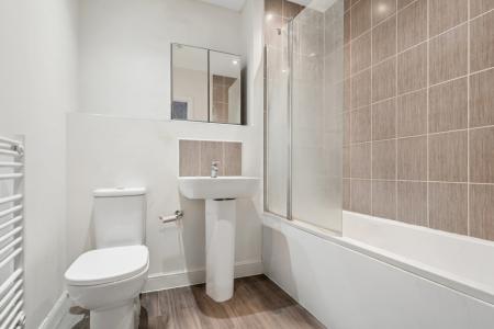 1 bedroom Studio flat to let in 21 Ladysmith Road, Wealdstone, Harrow, HA3
