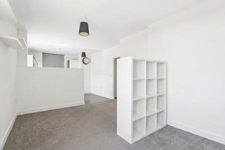 1 bedroom Studio flat to let in 21 Ladysmith Road, Wealdstone, Harrow, HA3