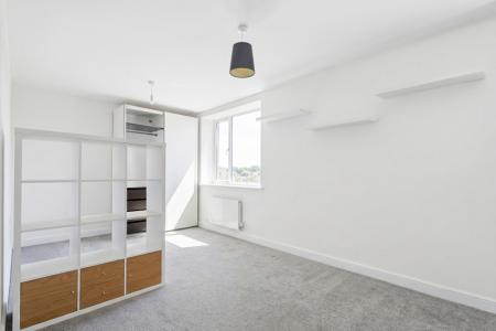 1 bedroom Studio flat to let in 21 Ladysmith Road, Wealdstone, Harrow, HA3