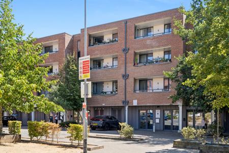 1 bedroom Studio flat to let in 21 Ladysmith Road, Wealdstone, Harrow, HA3