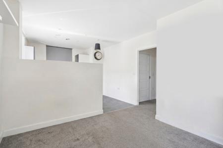 1 bedroom Studio flat to let in 21 Ladysmith Road, Wealdstone, Harrow, HA3