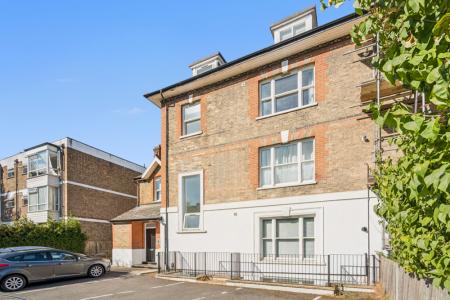 2 bedroom Apartment to let in Roxborough Park, Harrow, HA1