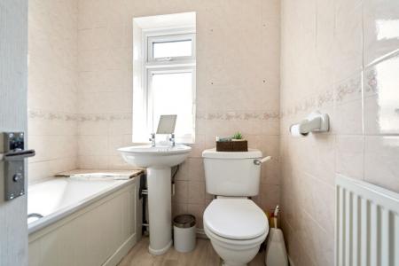 2 bedroom Terraced House for sale in Leyburn Road, Edmonton, N18