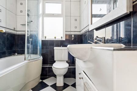 4 bedroom Terraced House to let in Waverley Avenue, Wembley, HA9
