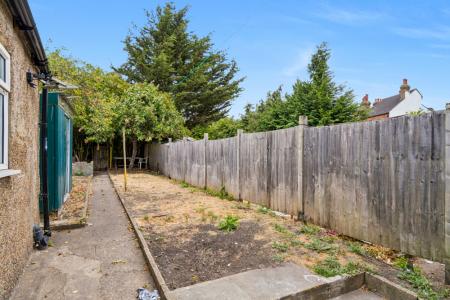 3 bedroom Terraced House to let in Cecil Road, Wealdstone, Harrow, HA3