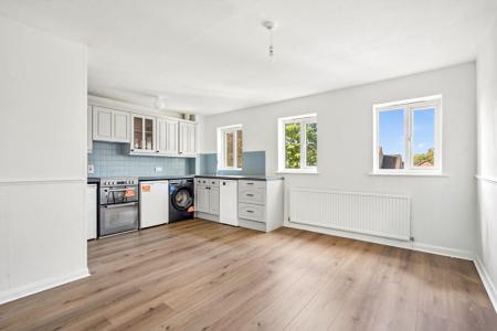 2 bedroom Flat to let in Kenton Lane, Harrow Weald, Harrow, HA3