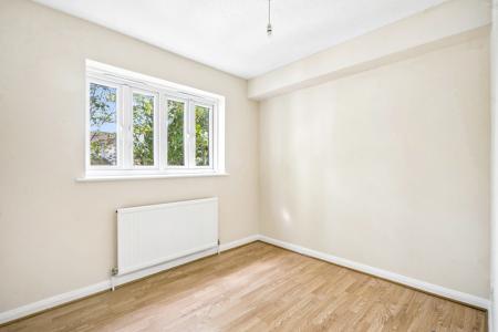 2 bedroom Flat to let in Kenton Lane, Harrow Weald, Harrow, HA3