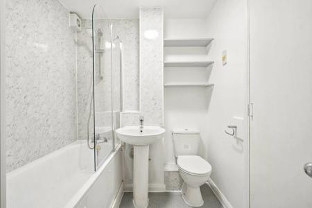 2 bedroom Flat to let in Kenton Lane, Harrow Weald, Harrow, HA3