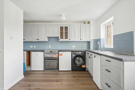2 bedroom Flat to let in Kenton Lane, Harrow Weald, Harrow, HA3