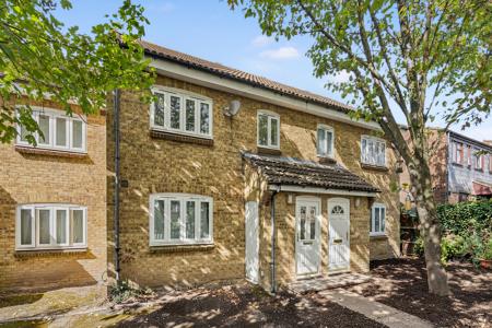 2 bedroom Flat to let in Kenton Lane, Harrow Weald, Harrow, HA3