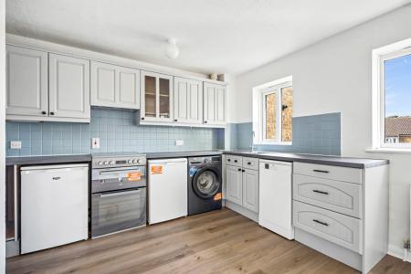 2 bedroom Flat to let in Kenton Lane, Harrow Weald, Harrow, HA3