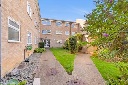 2 bedroom Flat for sale in South Vale, Harrow, HA1