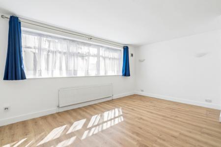 2 bedroom Flat for sale in South Vale, Harrow, HA1