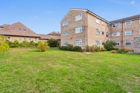 2 bedroom Flat for sale in South Vale, Harrow, HA1