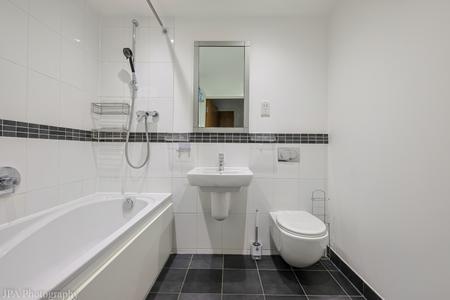 2 bedroom Flat to let in Constitution Hill, Woking, GU22