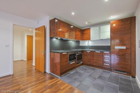 2 bedroom Flat to let in Constitution Hill, Woking, GU22