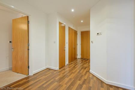 2 bedroom Flat to let in Constitution Hill, Woking, GU22
