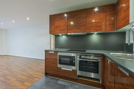 2 bedroom Flat to let in Constitution Hill, Woking, GU22