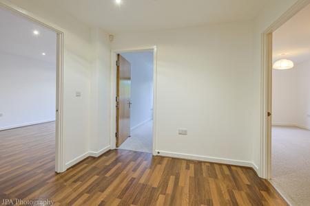 2 bedroom Flat to let in Constitution Hill, Woking, GU22