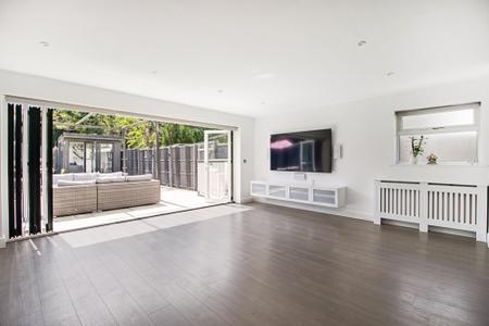 2 bedroom House to let in Eastbury Road, Watford, WD19