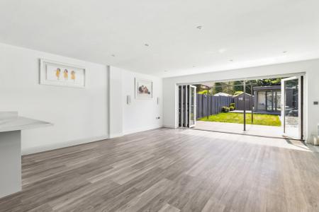 2 bedroom House to let in Eastbury Road, Watford, WD19