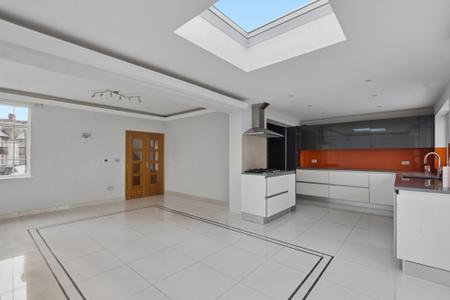 3 bedroom Semi-detached house to let in Birchen Grove, Kingsbury, NW9
